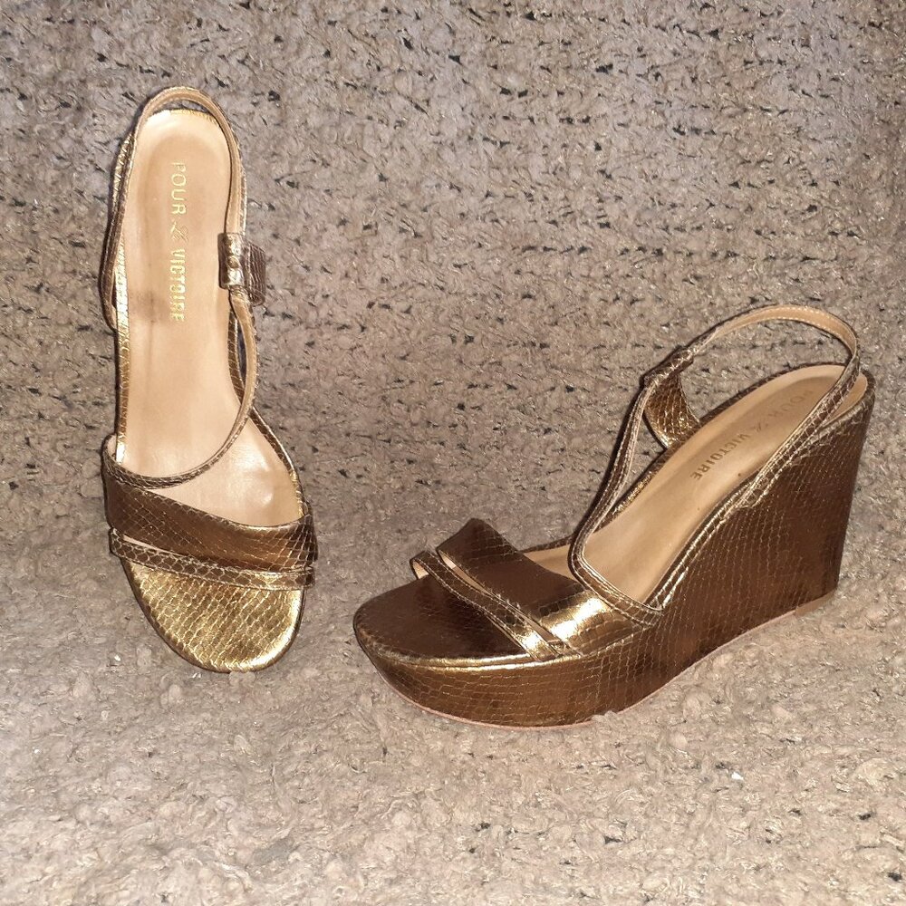 POUR LA VICTOIRE-Bronze Leather Snake Print Platform Wedge Sandal-Sz 9-Excellent